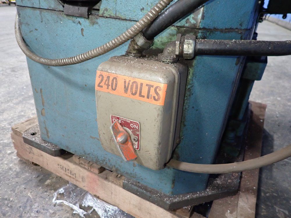 Amada Tool 1975 Amada Tool Cs220 Metal Notcher