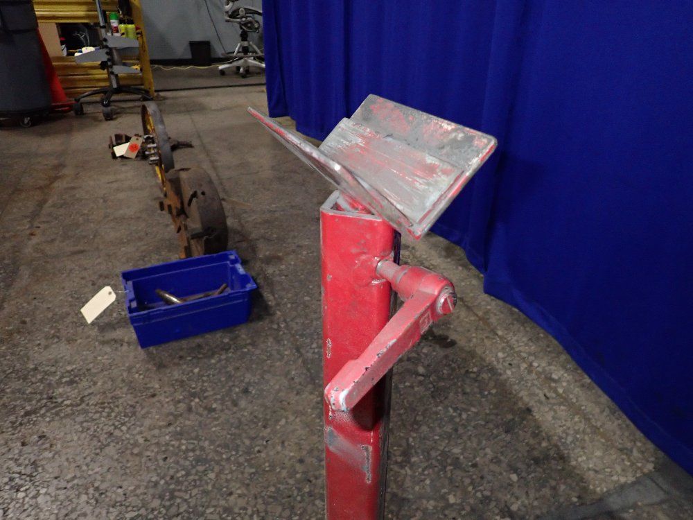  Pallet Jack Stand
