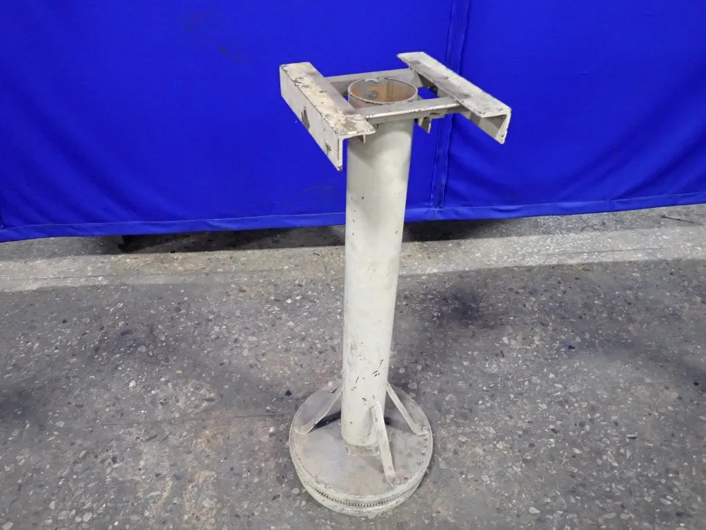  Pedestal