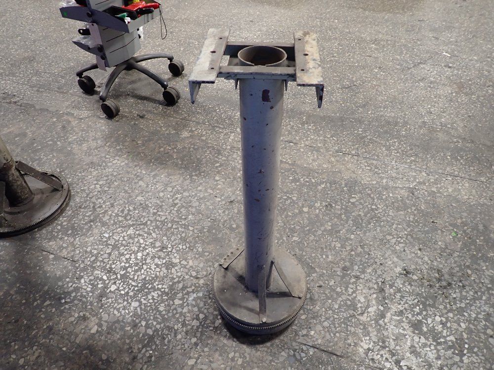  Pedestal