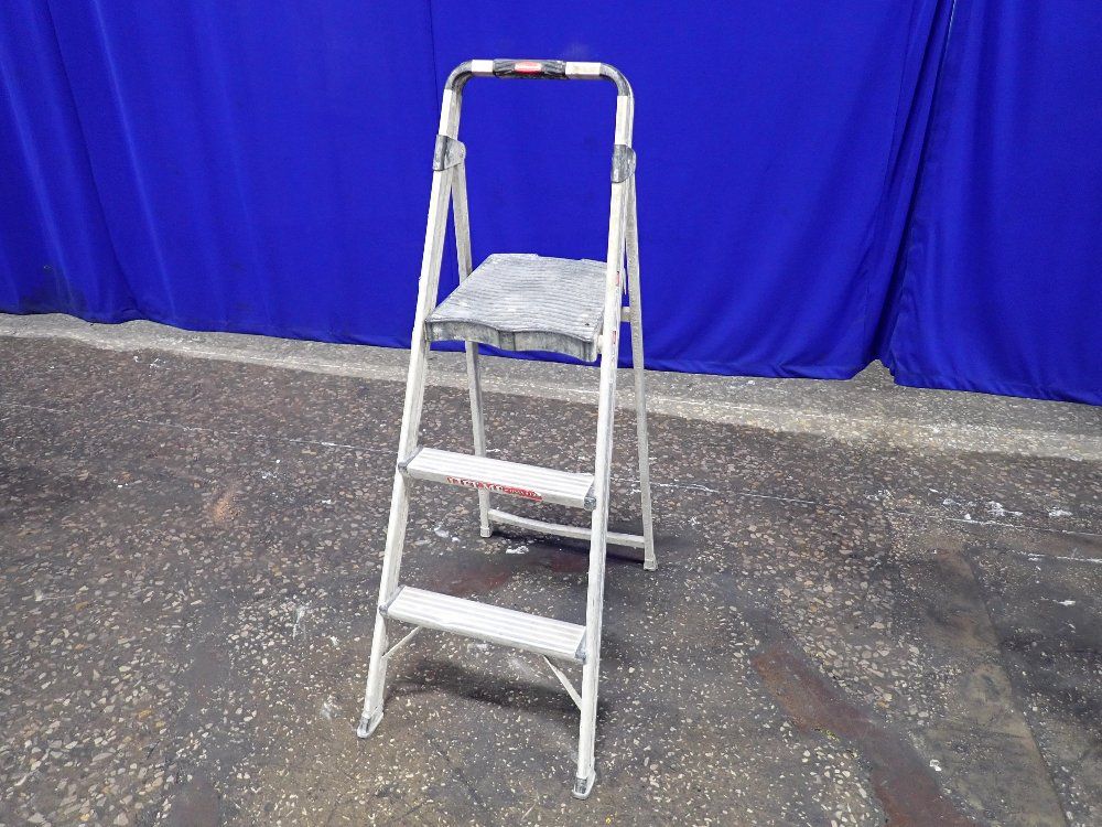 Rubbermaid 2 9625 Step Stool