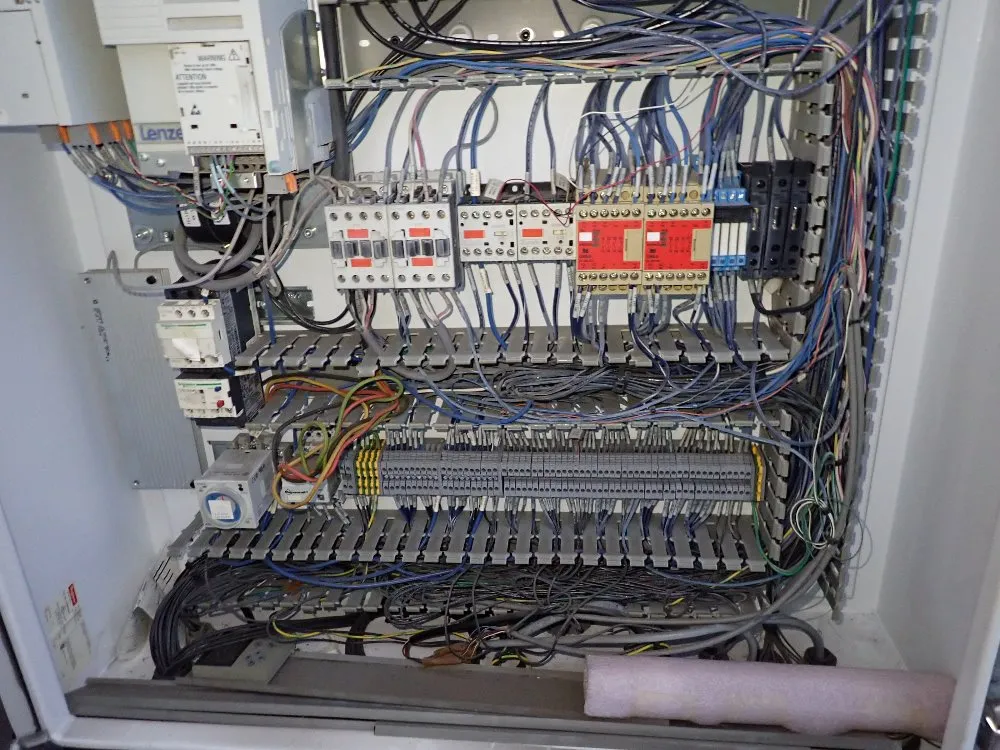 Yaskawamotoman 2005 Yaskawamotoman Yrhp20a10 Robot Cell
