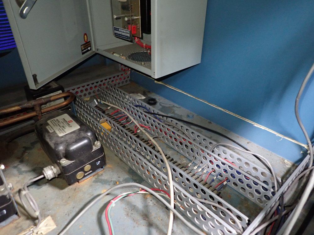 Thermotron 1988 Thermotron Eca71180110 Environmental Chamber