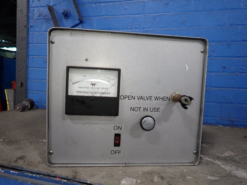  Vacuum Gage
