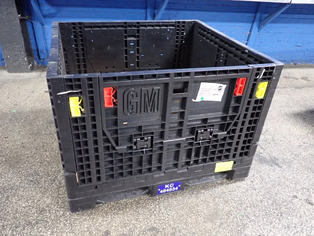 COLLAPSIBLE PLASTIC BASKET