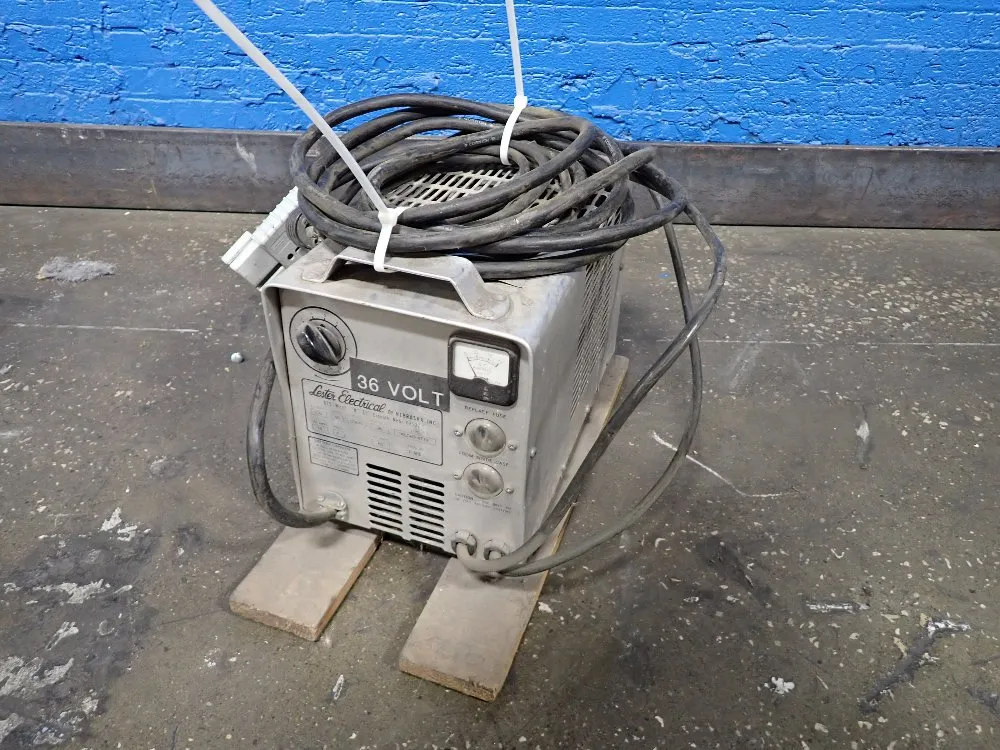 BATTERY CHARGER