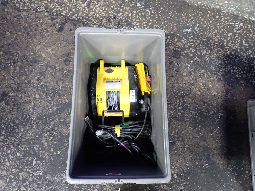 Oz Electrical Builders Hoist