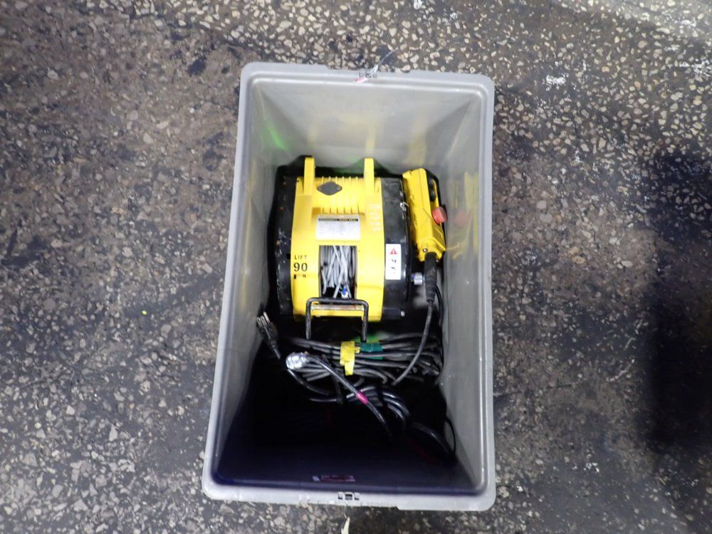 Oz Electrical Builders Hoist