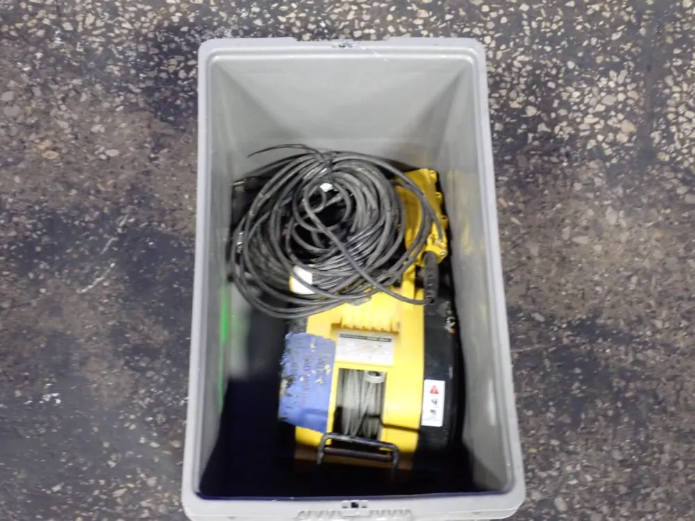 Oz 500 Lbs Electrical Builders Hoist - Obh500