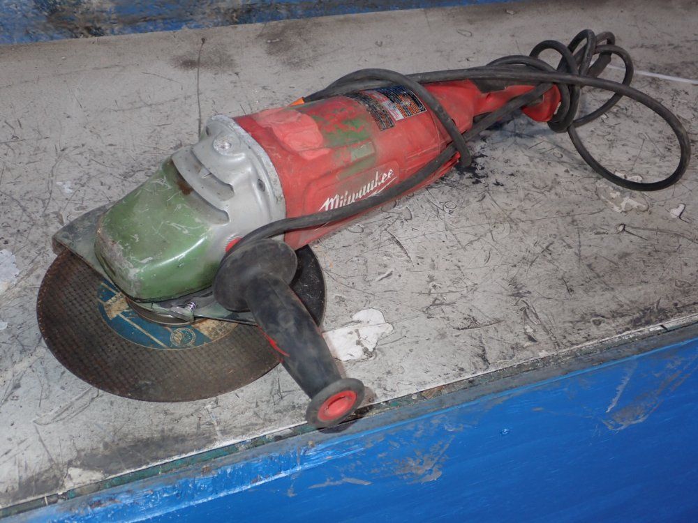 Milwaukee 7" / 9" Grinder - 6089-31