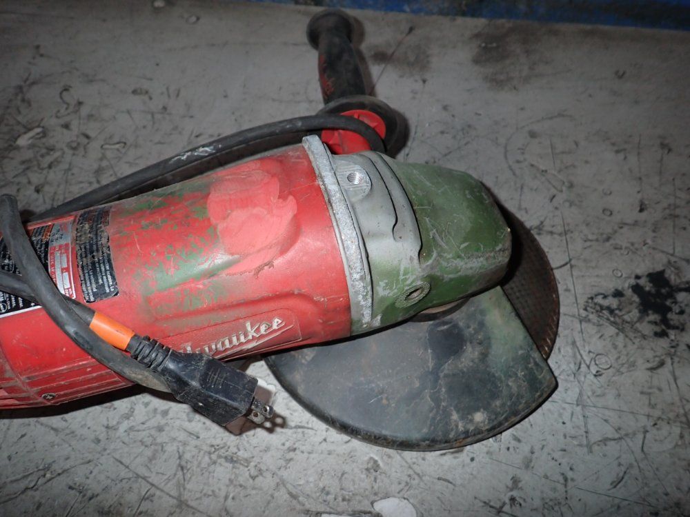 Milwaukee 7" / 9" Grinder - 6089-31