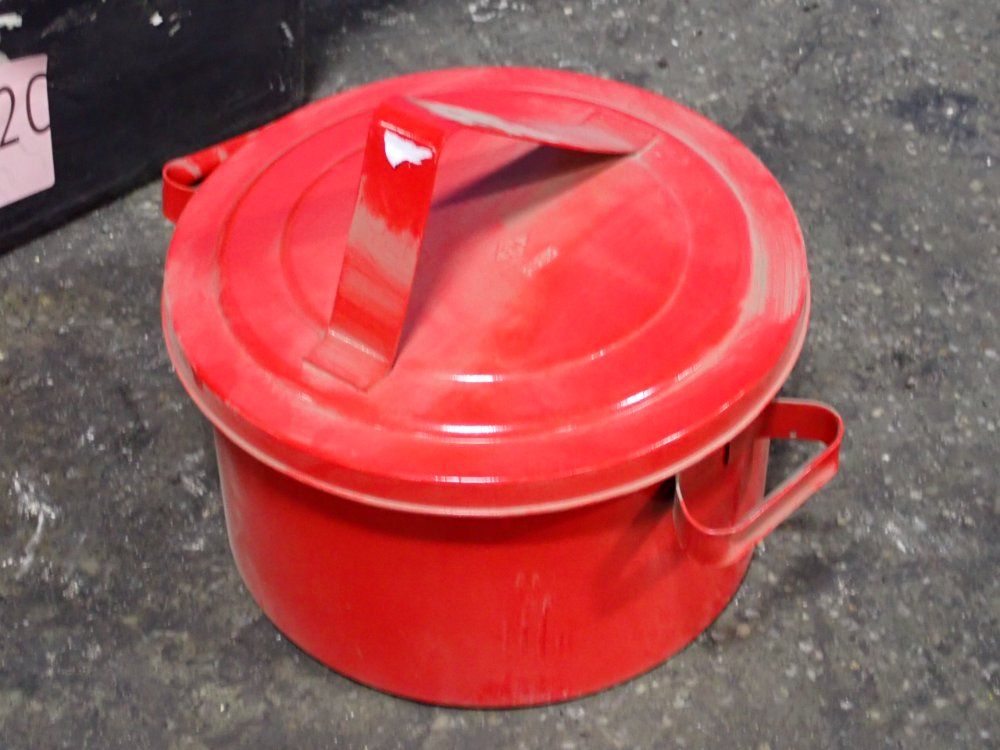 Eagle 8 Qt Plunger Cans - B608