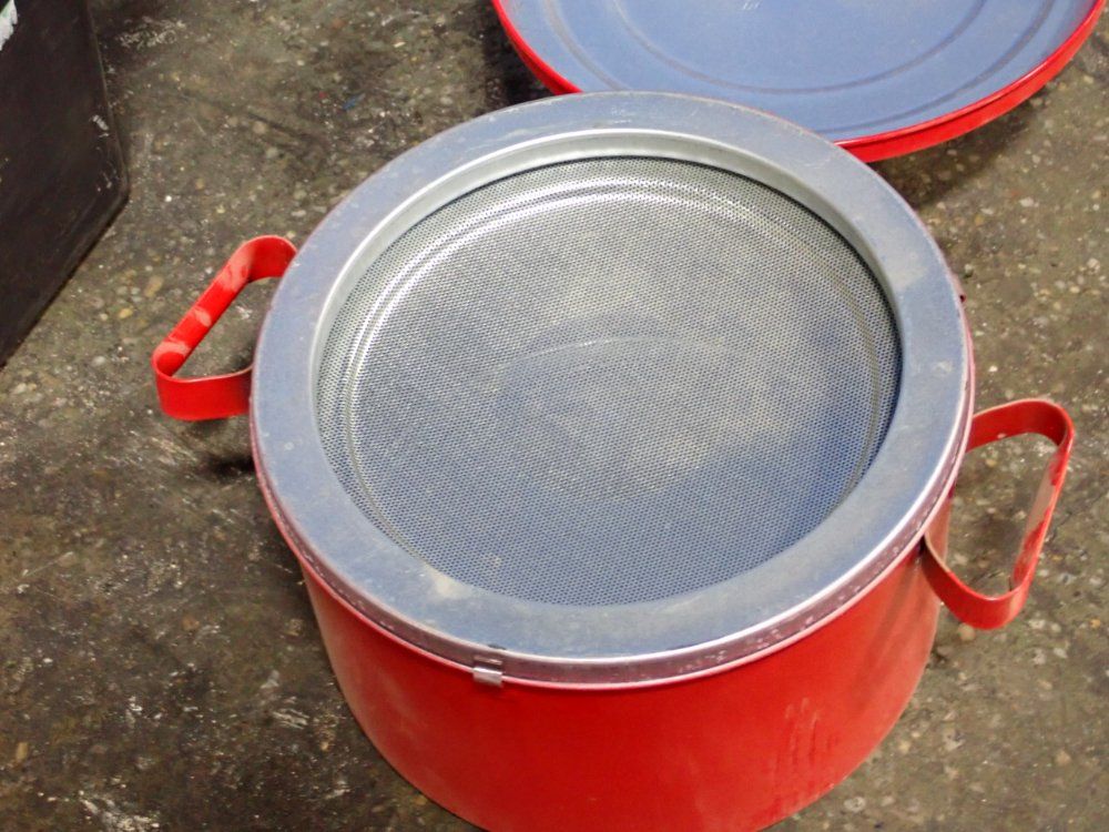 Eagle 8 Qt Plunger Cans - B608