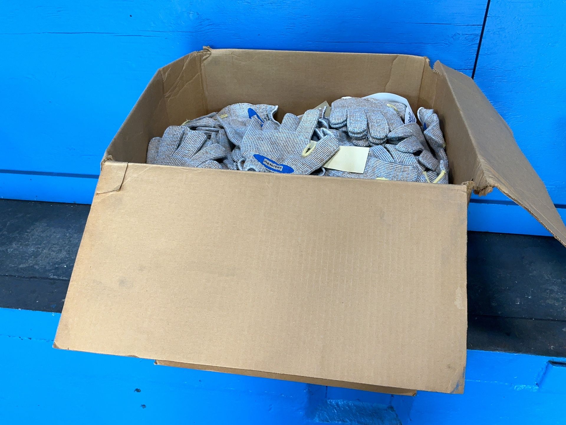 A Sell Gloves