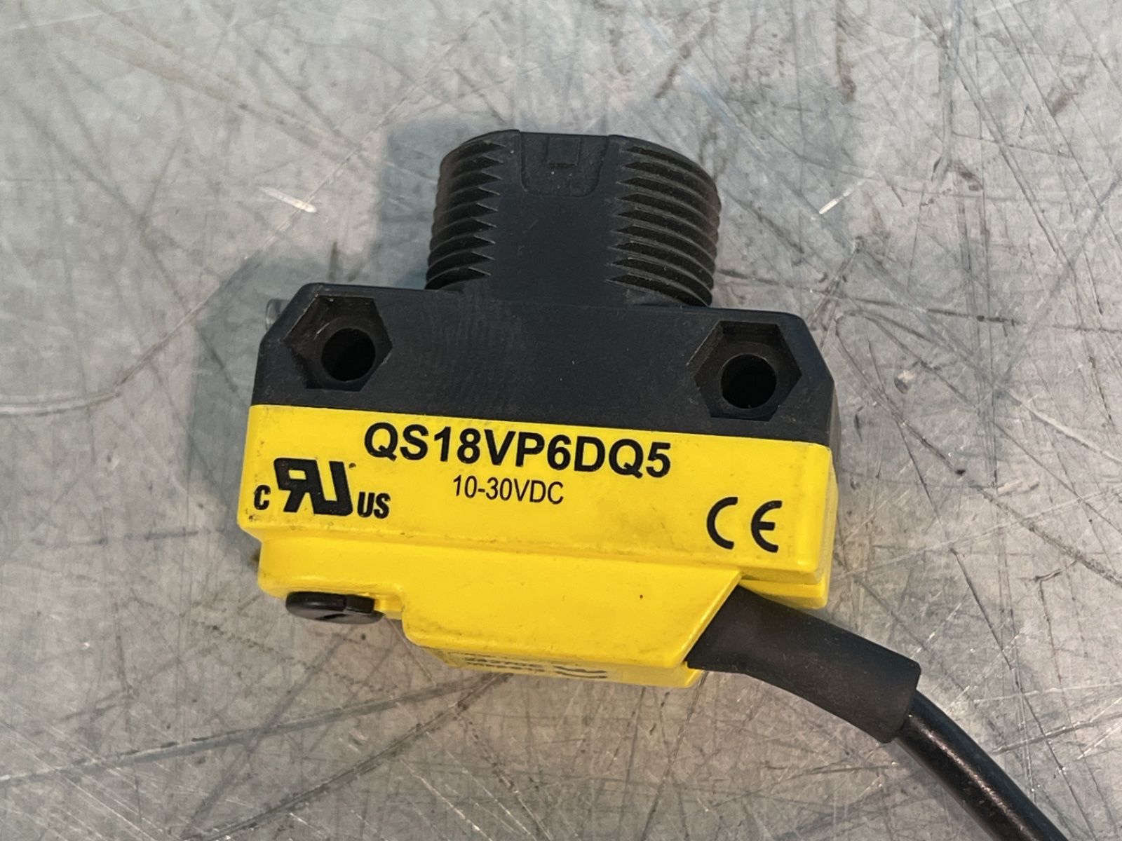 Banner World-beam Photoelectric Sensors - Qs18vp6dq5