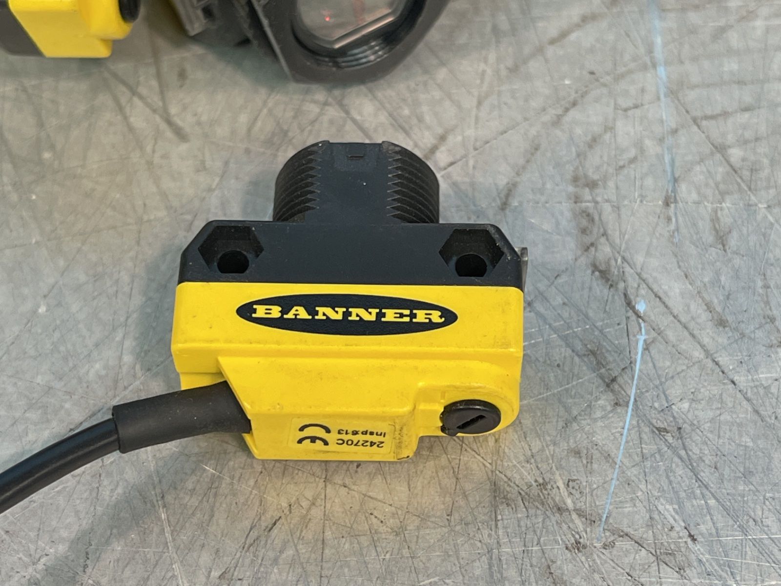 Banner World-beam Photoelectric Sensors - Qs18vp6dq5