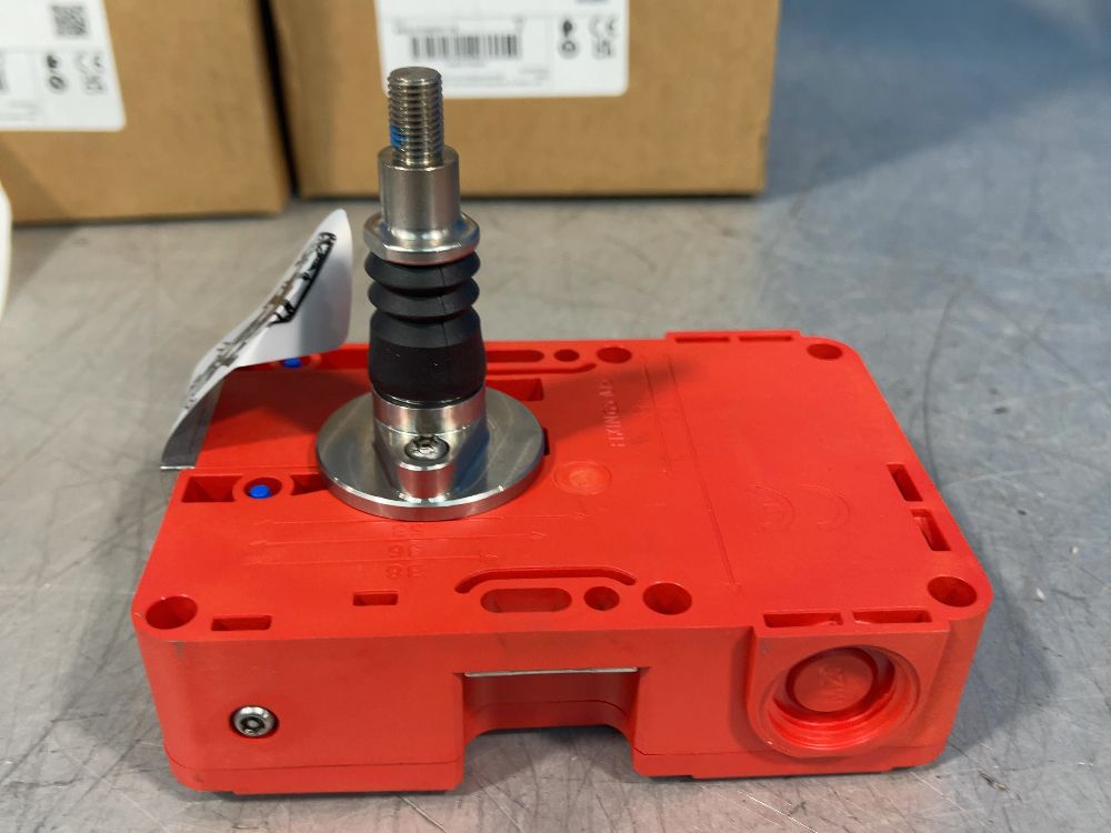 Allen-bradley Guardmaster Tls-gd2 Guardlock Switches - 440g-t21bgpt-1b