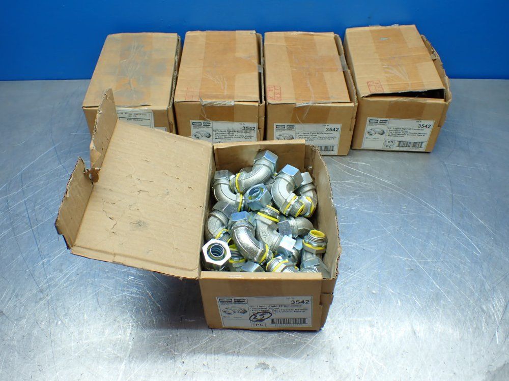 Hubbell 1/2" 125 Liquid Tight 90° Connectors - 3542