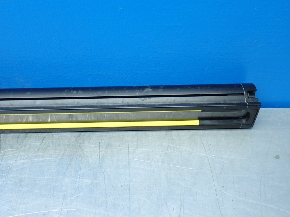 Banner 30mm Resolution, 0.1-12m Range Heavy-duty Type 4 Safety Light Curtain Emitter - S4be30-900-s