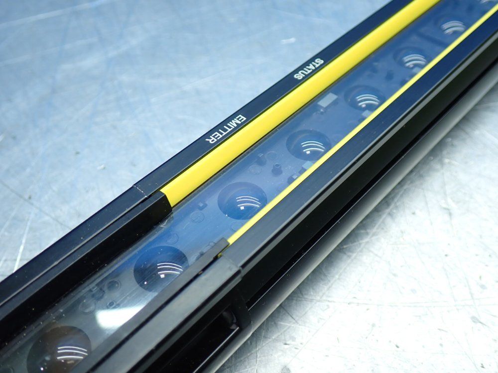 Banner 30mm Resolution, 0.1-12m Range Heavy-duty Type 4 Safety Light Curtain Emitter - S4be30-900-s