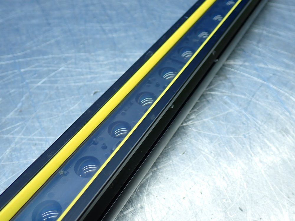 Banner 30mm Resolution, 0.1-12m Range Heavy-duty Type 4 Safety Light Curtain Emitter - S4be30-900-s