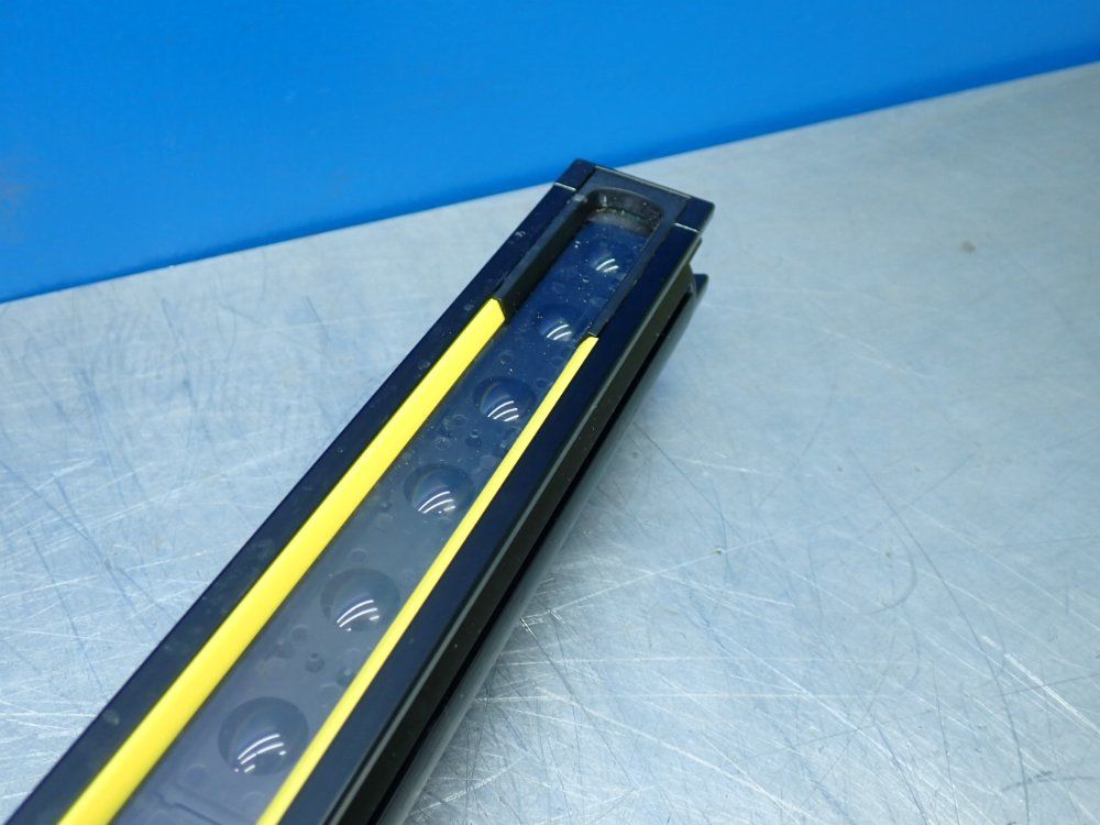 Banner 30mm Resolution, 0.1-12m Range Heavy-duty Type 4 Safety Light Curtain Emitter - S4be30-900-s