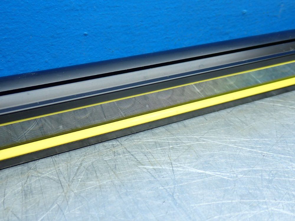 Banner 30mm Resolution, 0.1-12m Range Heavy-duty Type 4 Safety Light Curtain Emitter - S4be30-900-s