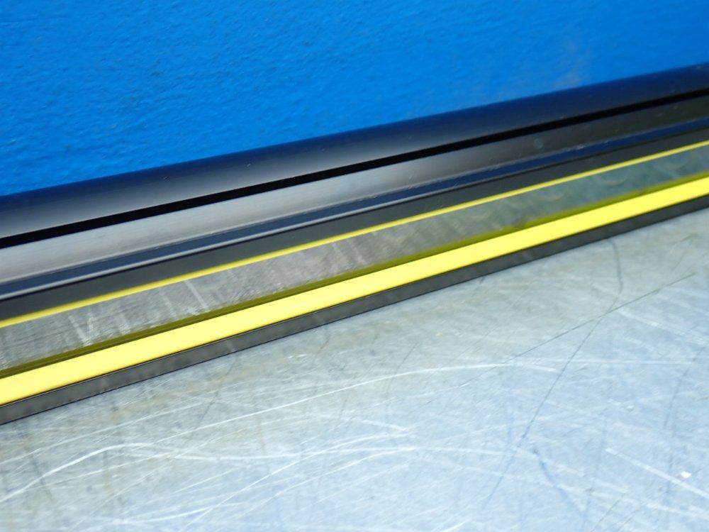 Banner 30mm Resolution, 0.1-12m Range Heavy-duty Type 4 Safety Light Curtain Emitter - S4be30-900-s