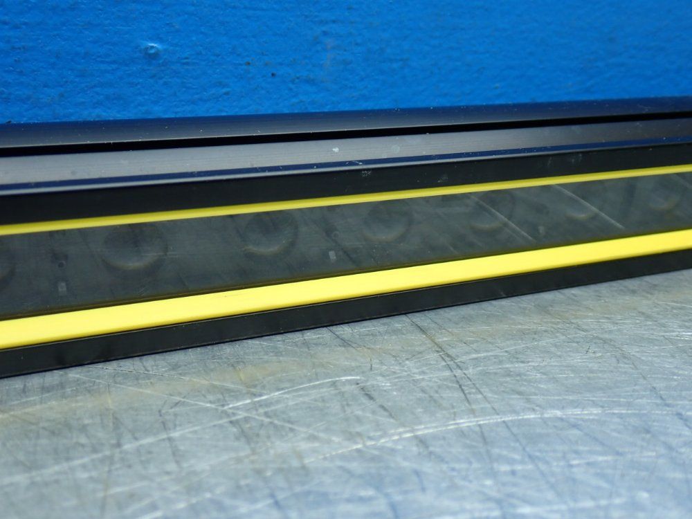 Banner 30mm Resolution, 0.1-12m Range Heavy-duty Type 4 Safety Light Curtain Receiver - S4br30-900-s