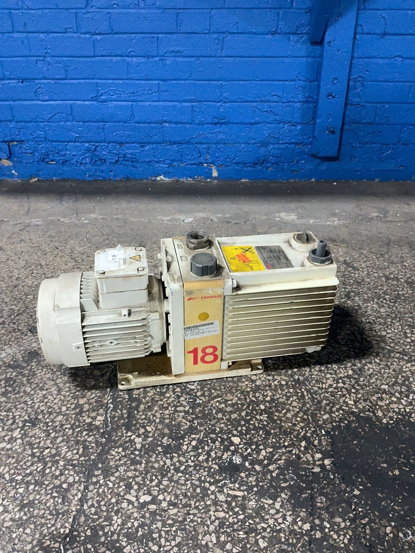 Edwards 0.66 Kw Vacuum Pump - E2m18