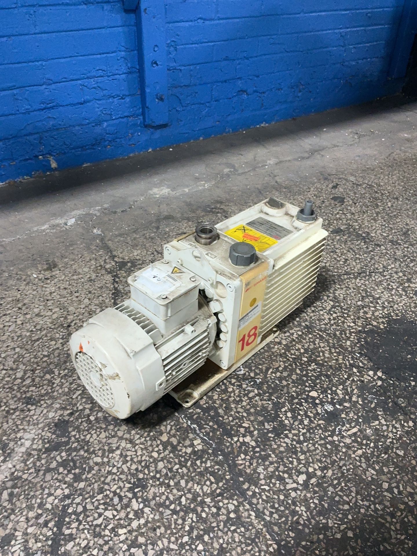 Edwards 0.66 Kw Vacuum Pump - E2m18