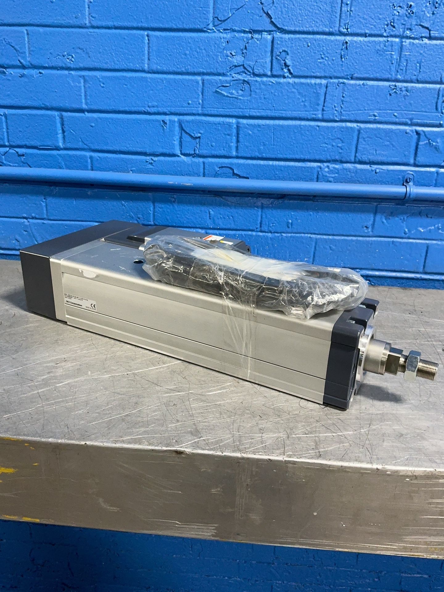 Iai Corporation Cylinder Actuator - Rcp5-ra10r-wa-86p-10-200-p4-m-ml