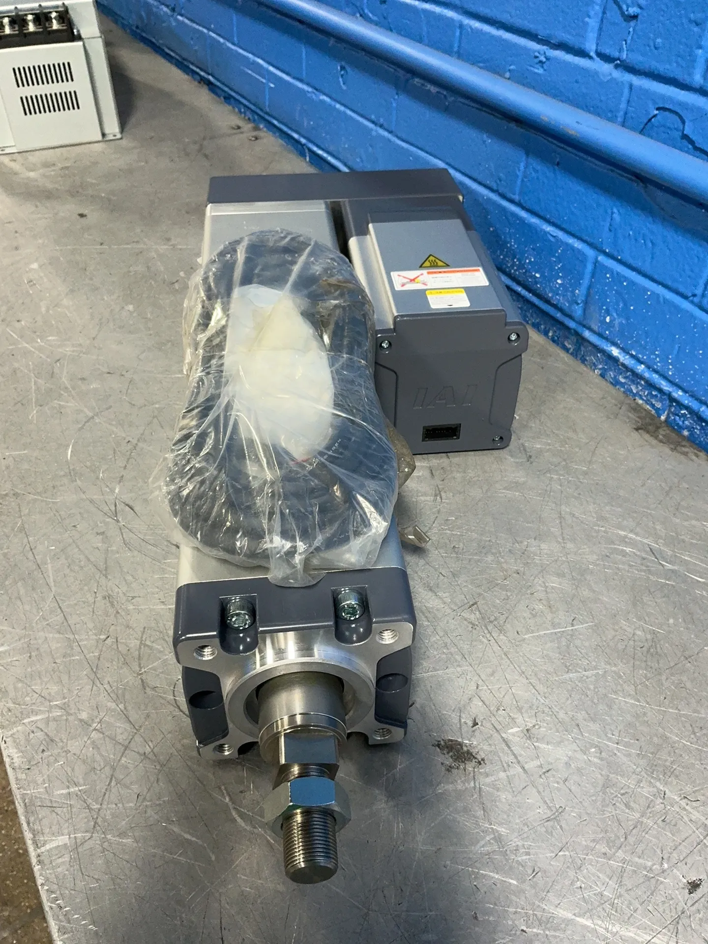 Iai Corporation Cylinder Actuator - Rcp5-ra10r-wa-86p-10-200-p4-m-ml