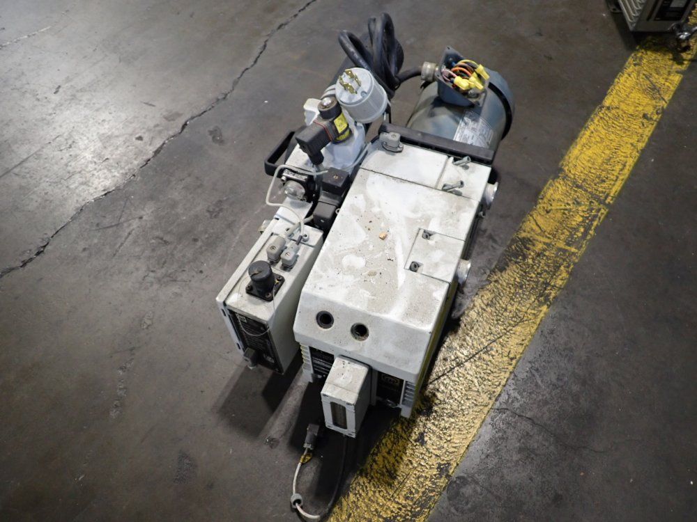 Leybold-heraeus Vacuum Pump - D25bcs