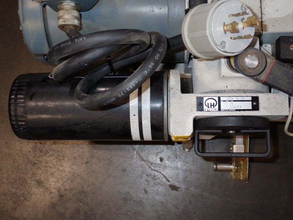 Leybold-heraeus Vacuum Pump - D25bcs