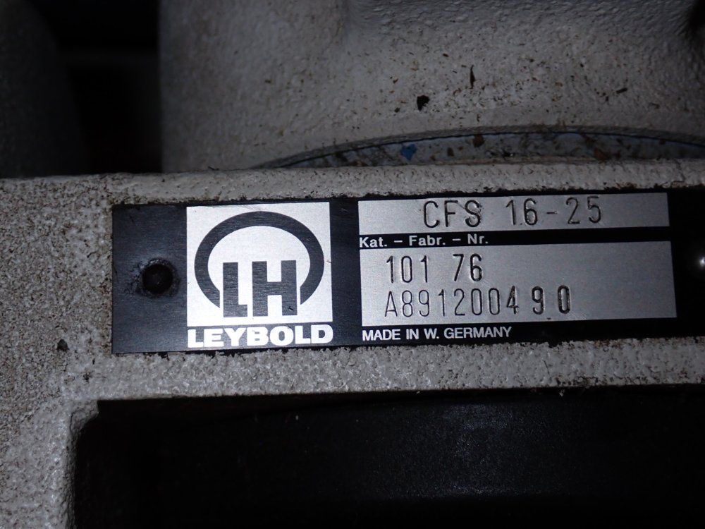 Leybold-heraeus Vacuum Pump - D25bcs