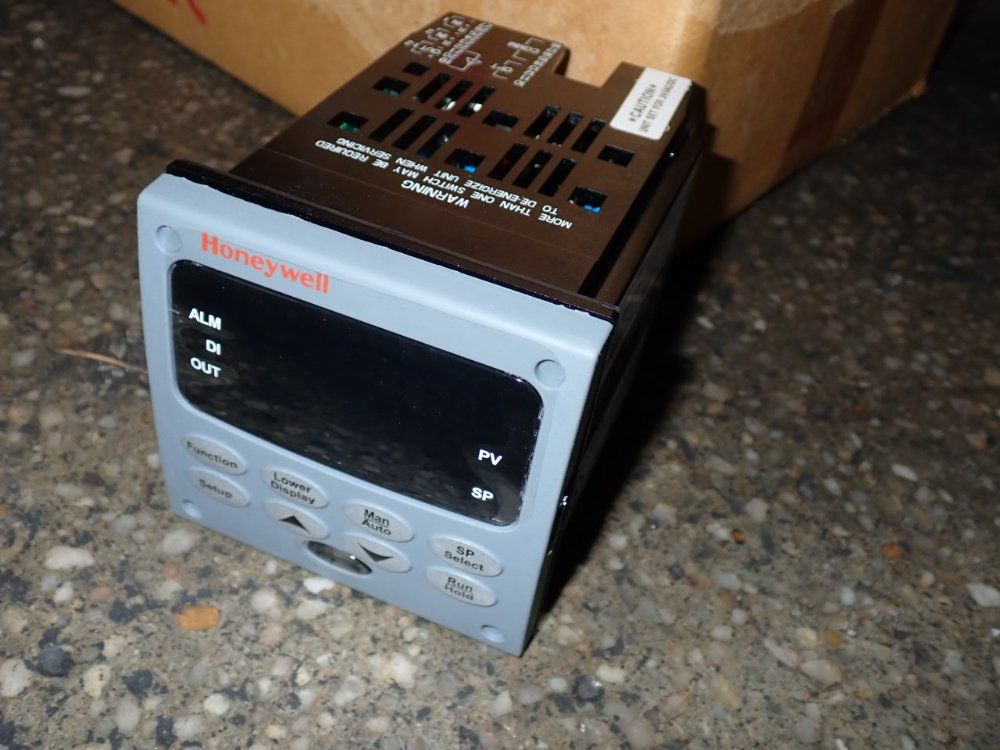 Honeywell Digital Controller - Udc3200 / Dc3201-ce-100r-210-10000-00-0