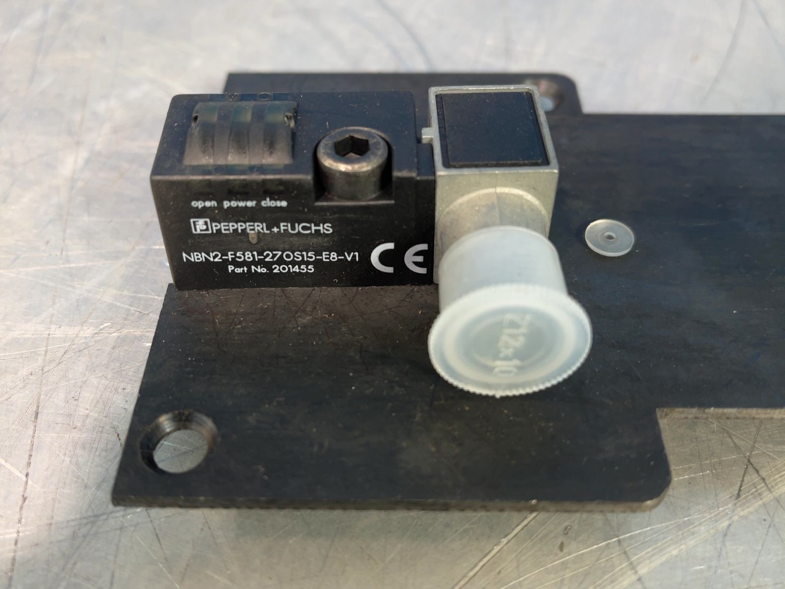 Pepperl+fuchs Inductive Power Clamp Sensor - Nbn2-f581-270s15-e8-v1