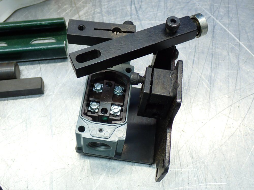 Cdw X-y-z Slide Kit W/ Z-16068 Operating Head Limit Switch Assembly - 52b103