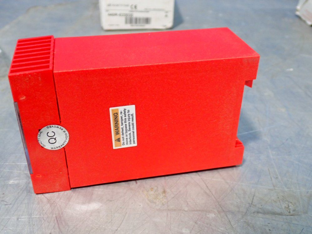 Allen-bradley Guardmaster Minotaur Msr8t Safety Relay Single Channel Input - 440r-e23030