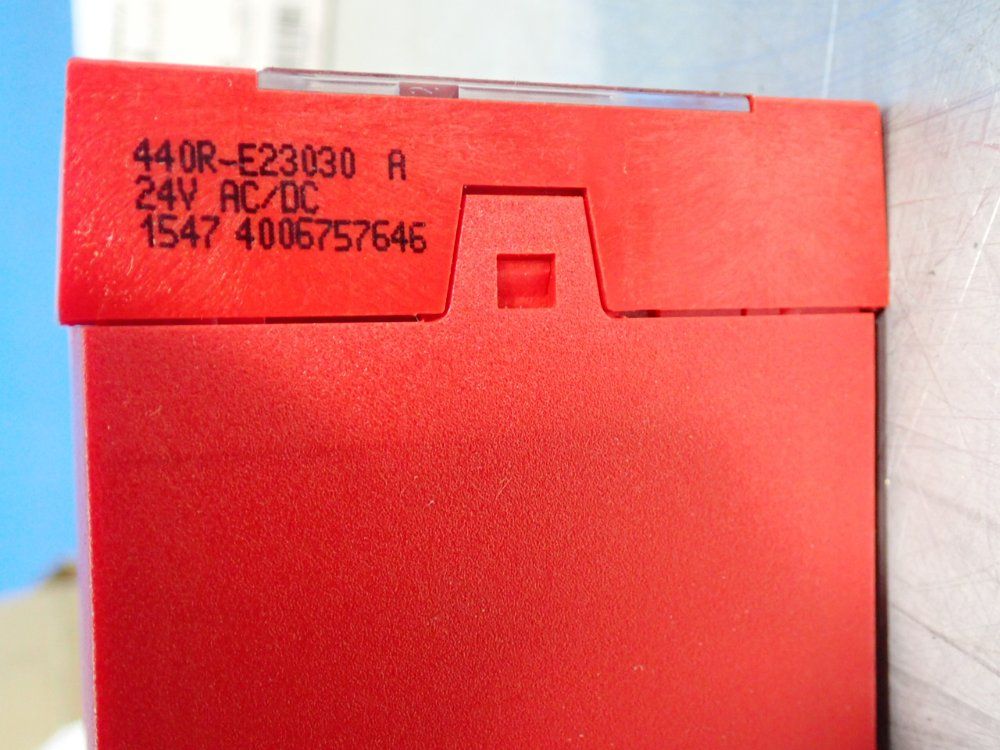 Allen-bradley Guardmaster Minotaur Msr8t Safety Relay Single Channel Input - 440r-e23030