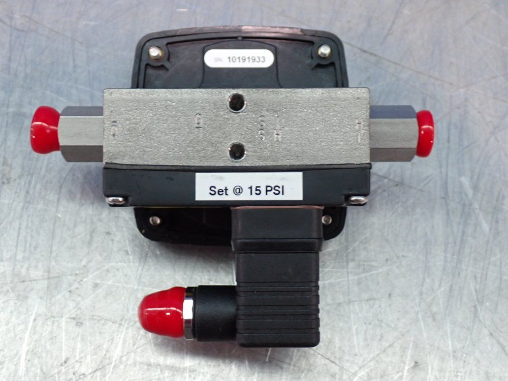 Omni Controls 6000 Psi Differential Pressure Switch Gauge - 120-0053