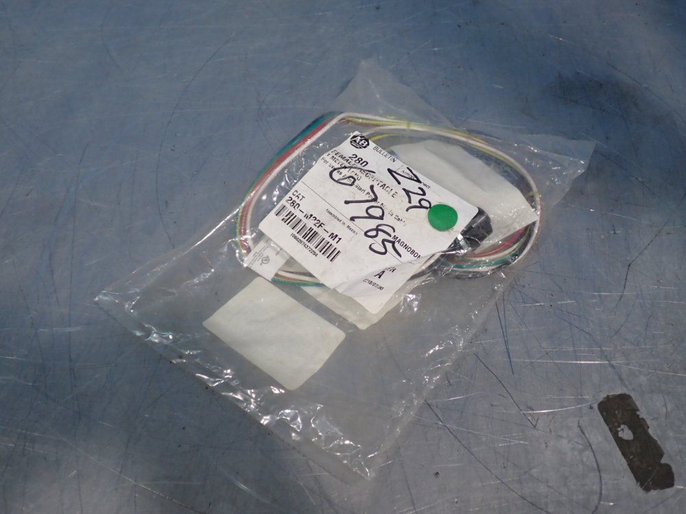 Allen Bradley 1 Meter Long Female Receptacle Cable - 280-m22f-m1