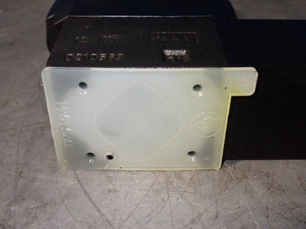 Continental Hydraulics Solenoid Operated Hydraulic Directional Control Valve - Vsd03m-1a-gb-60l-c