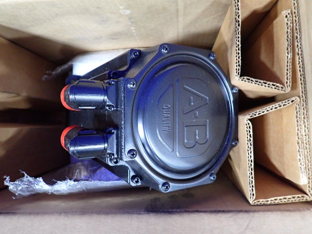 Allen-bradley 4000 Rpm Servo Motor - Mpl-b540k-mj74aa