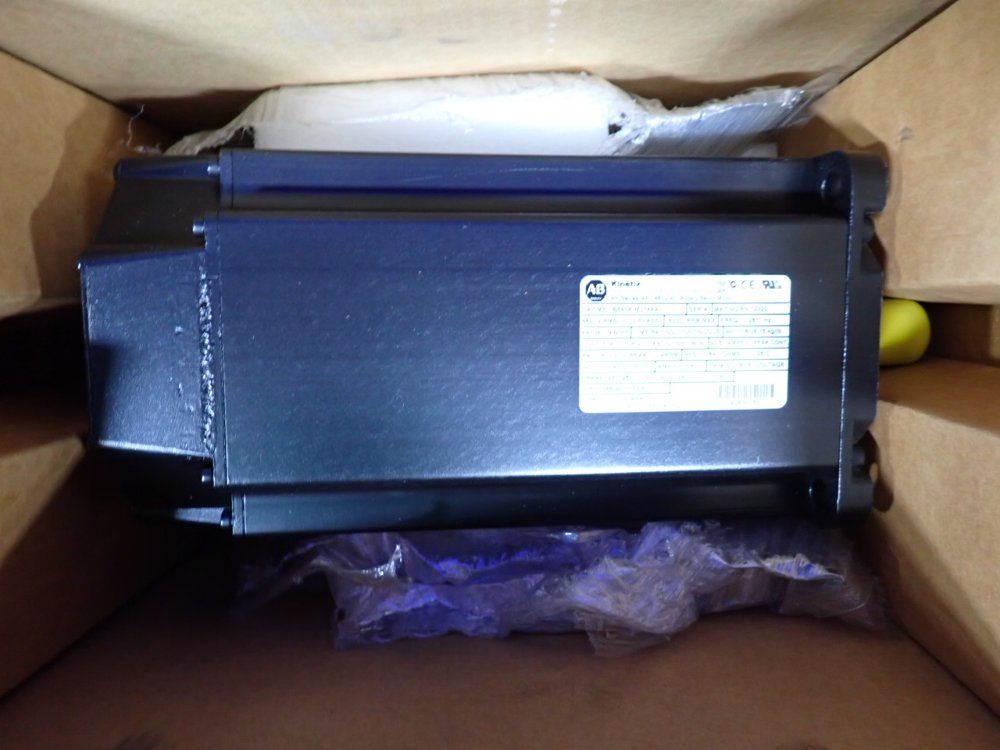 Allen-bradley 4000 Rpm Servo Motor - Mpl-b540k-mj74aa