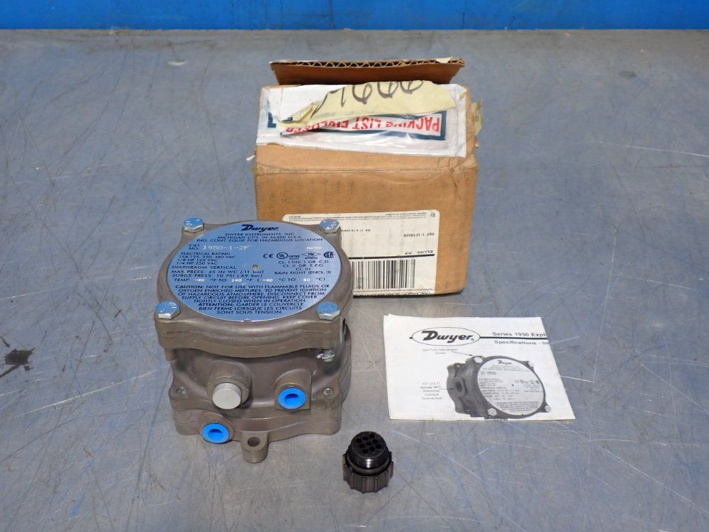 Dwyer Explosion Proof Differential Pressure Switch - 1950-1-2f