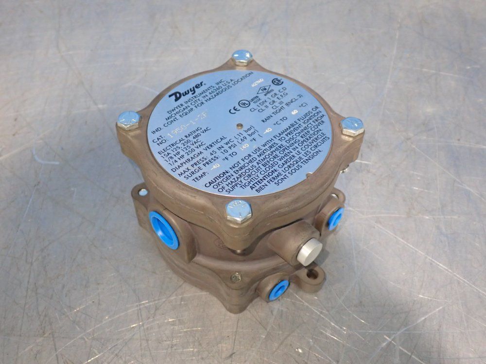 Dwyer Explosion Proof Differential Pressure Switch - 1950-1-2f