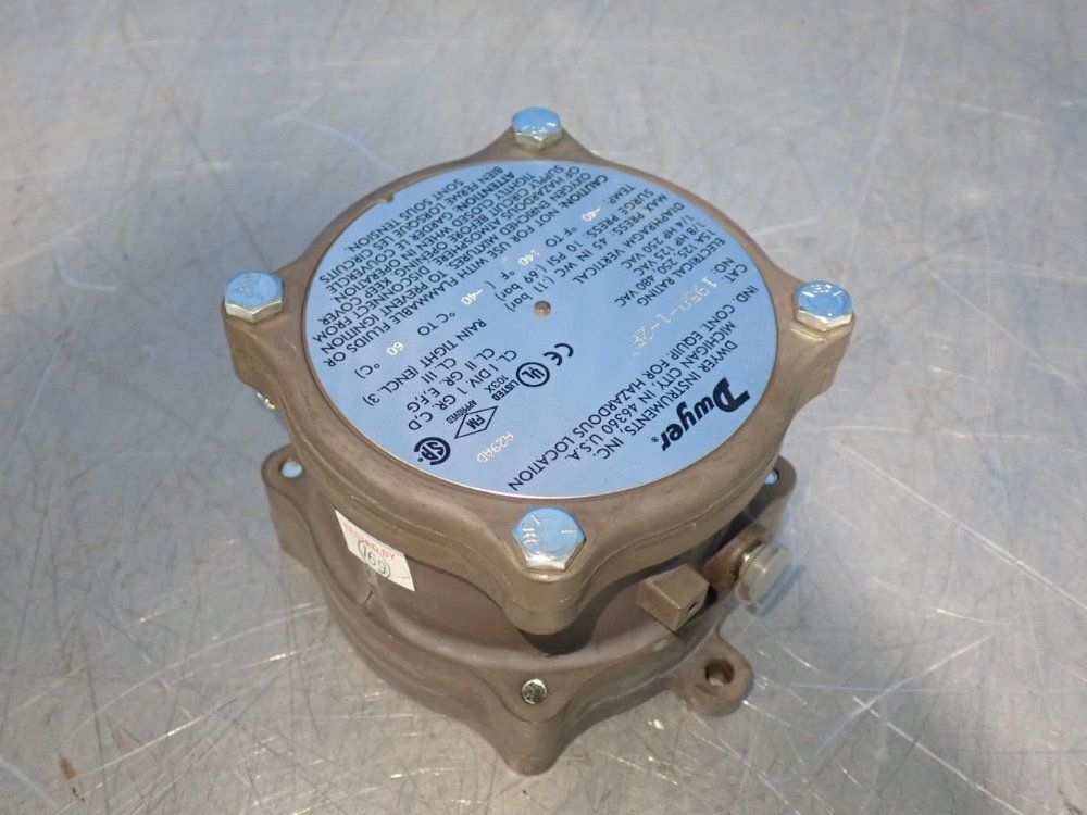 Dwyer Explosion Proof Differential Pressure Switch - 1950-1-2f