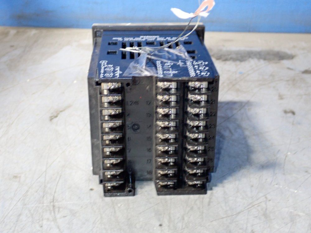 Honeywall Udc2500 Controller - Dc2500-eb-0l00-100-00000-00-0